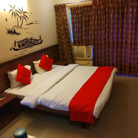 Hotel Alpha Вадодара Екстер'єр фото