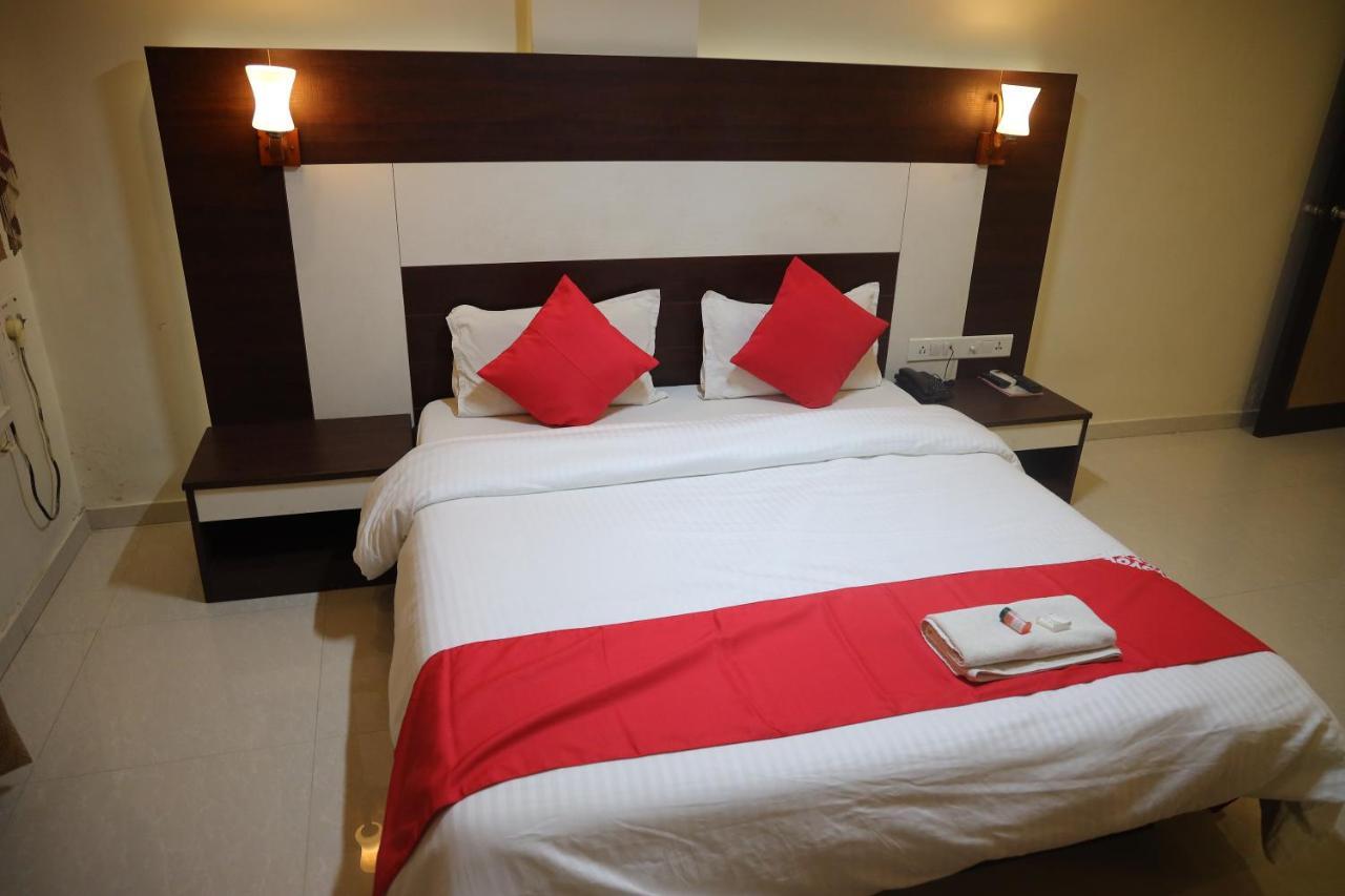 Hotel Alpha Вадодара Екстер'єр фото