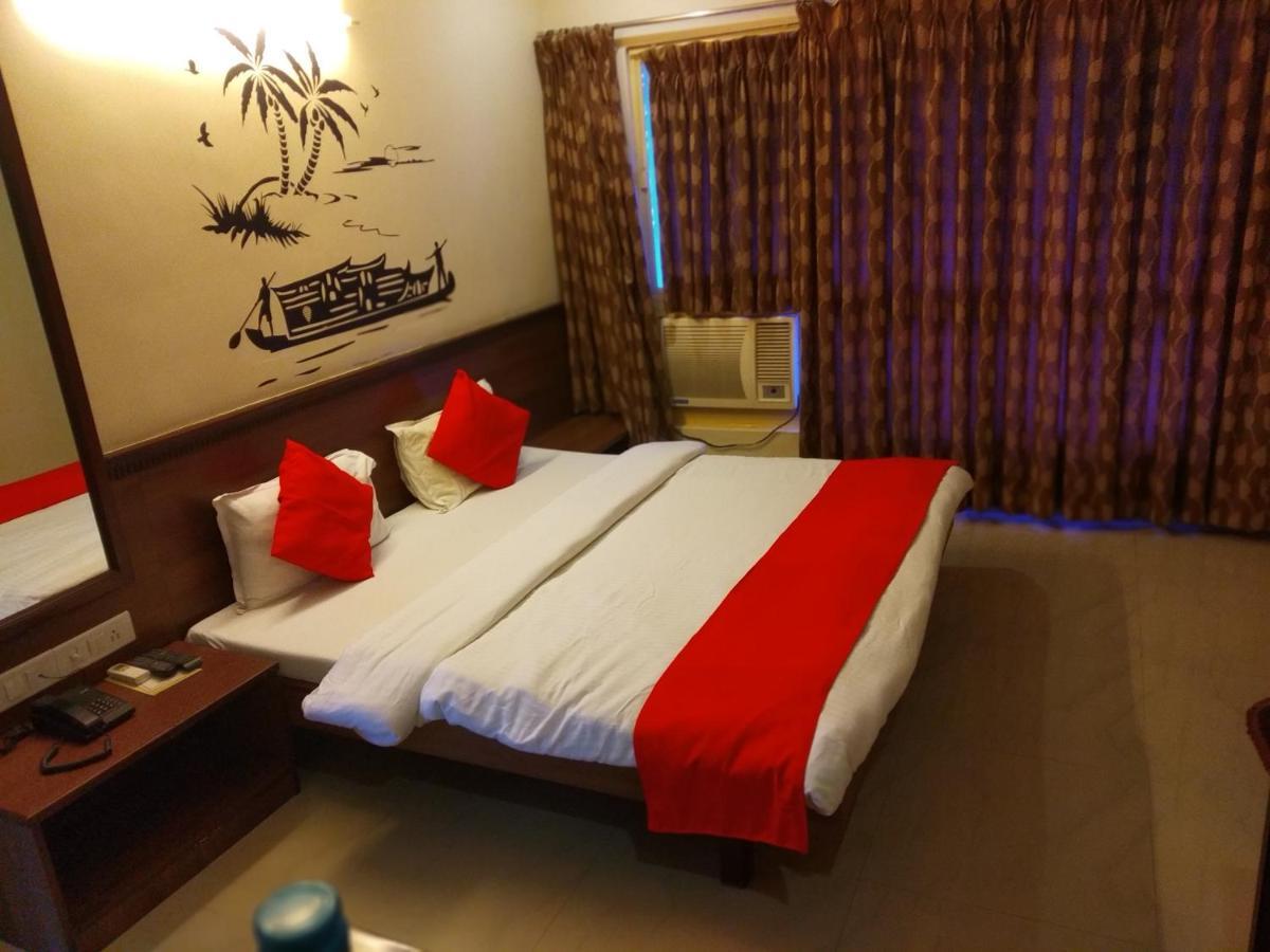 Hotel Alpha Вадодара Екстер'єр фото