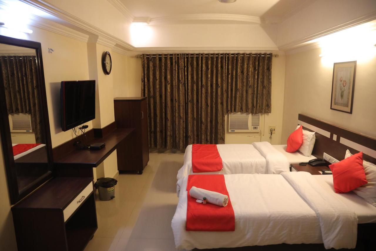 Hotel Alpha Вадодара Екстер'єр фото