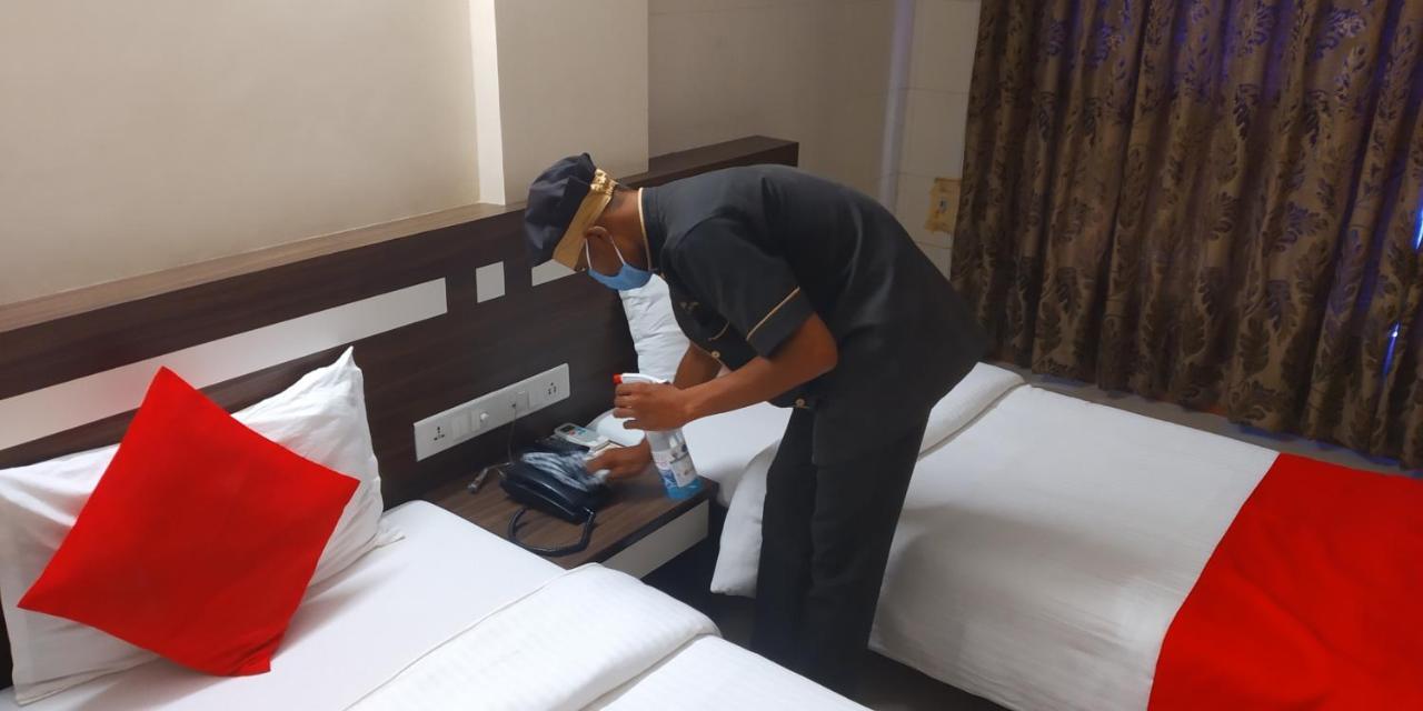 Hotel Alpha Вадодара Екстер'єр фото