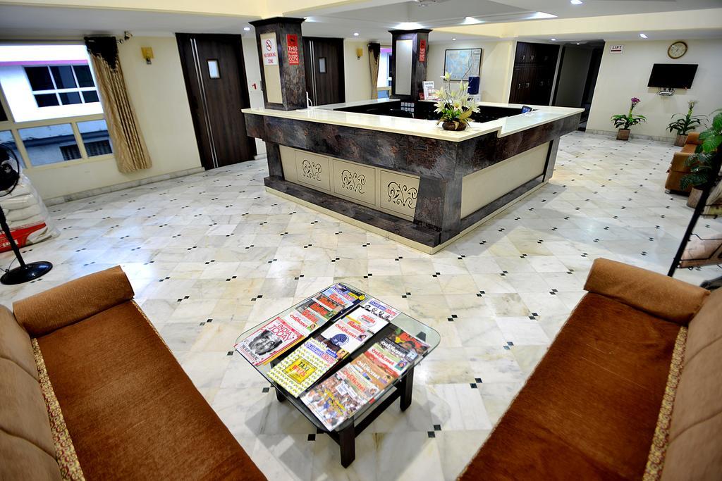 Hotel Alpha Вадодара Екстер'єр фото