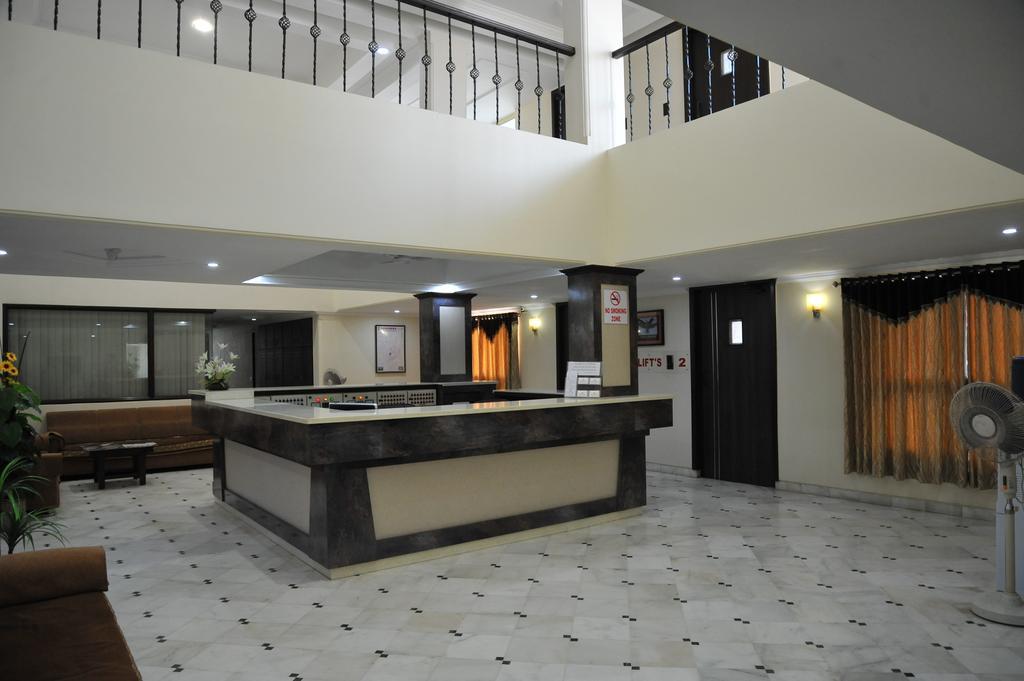 Hotel Alpha Вадодара Екстер'єр фото