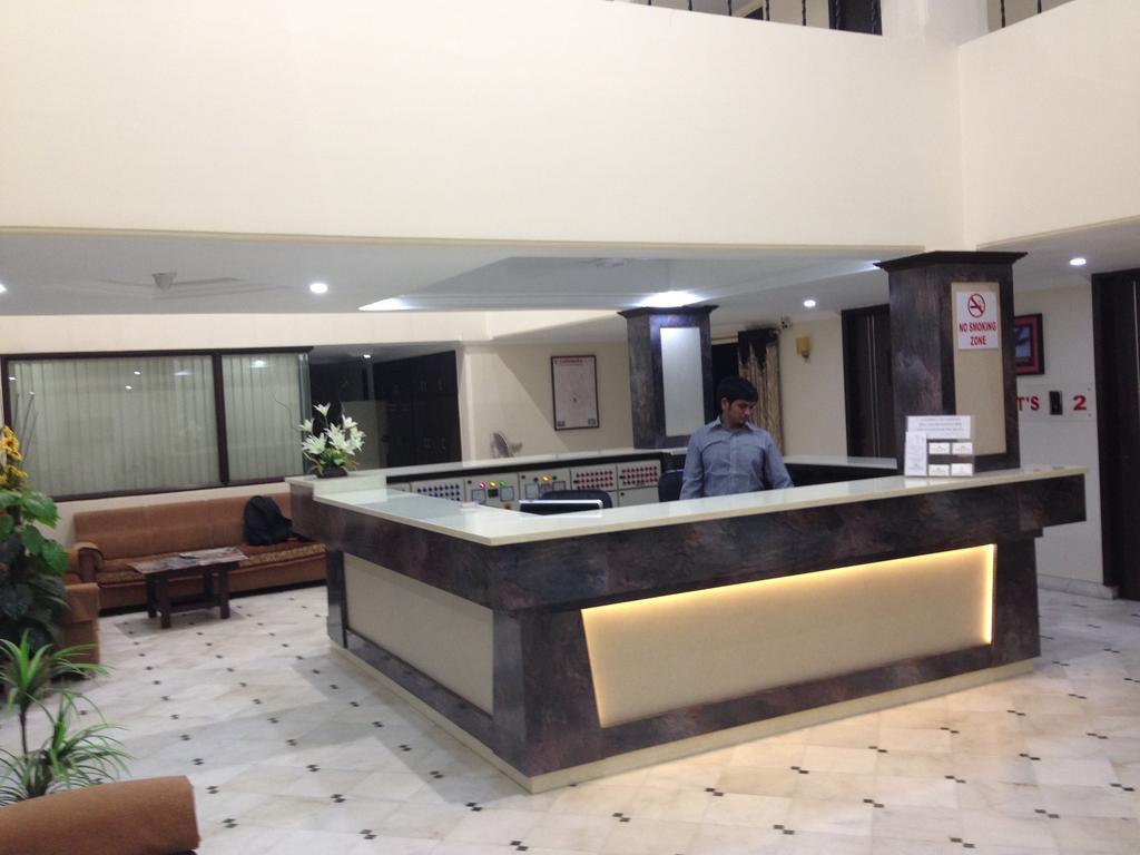 Hotel Alpha Вадодара Екстер'єр фото